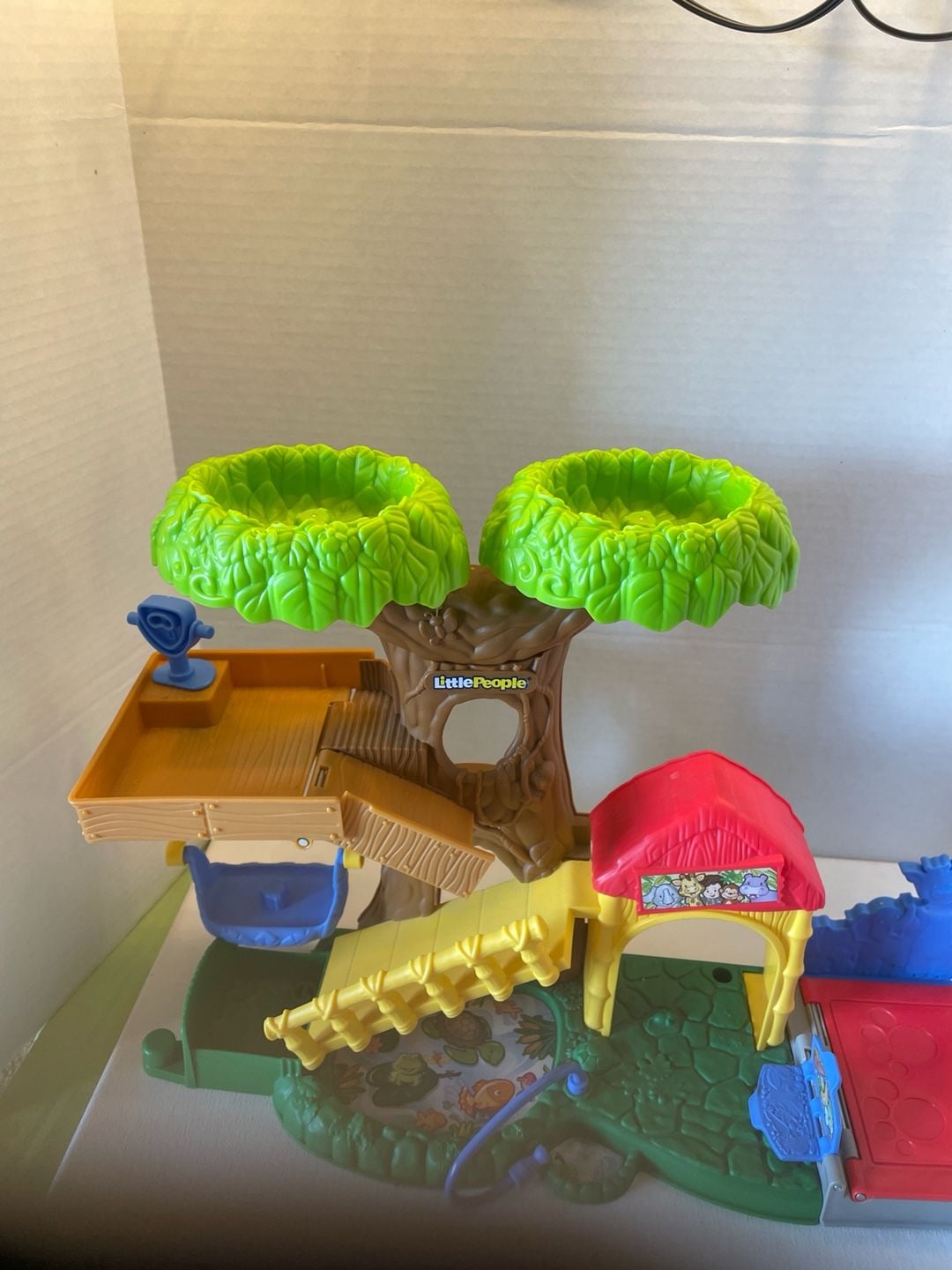 Fisher-Price Little People Animal Rescue Treehouse & Zoo Playset 10