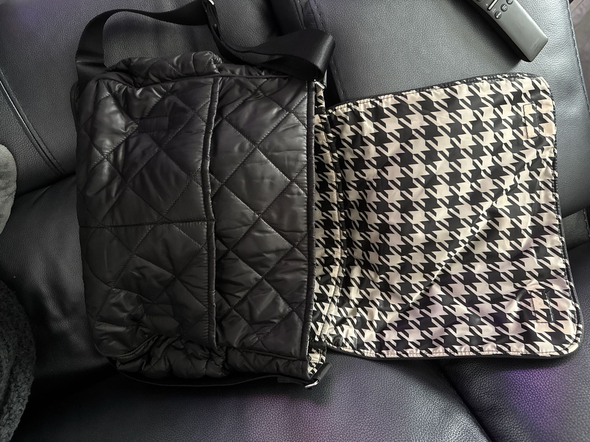 Vera Bradley Black Nylon Quilted Messenger 7