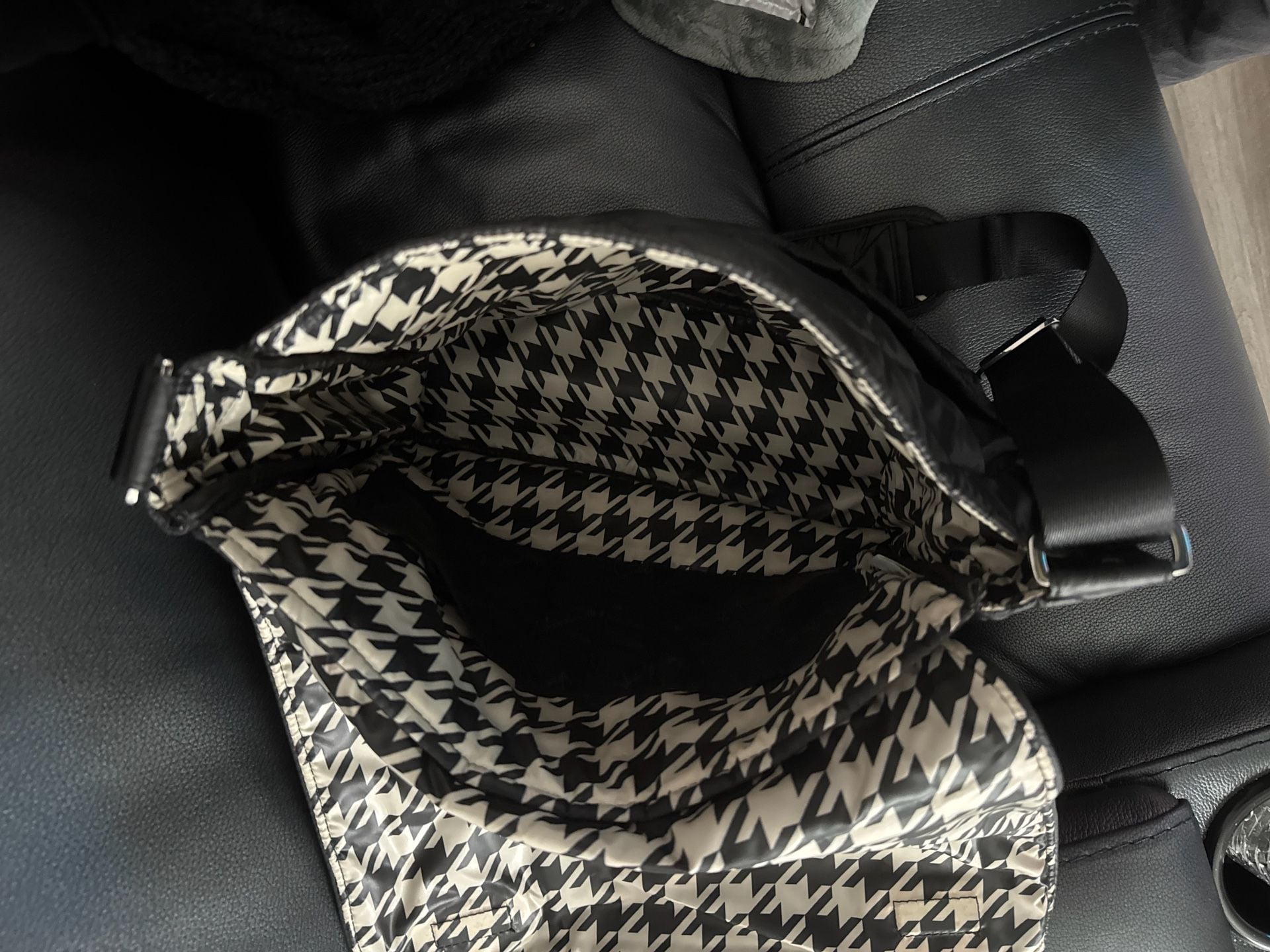 Vera Bradley Black Nylon Quilted Messenger 8