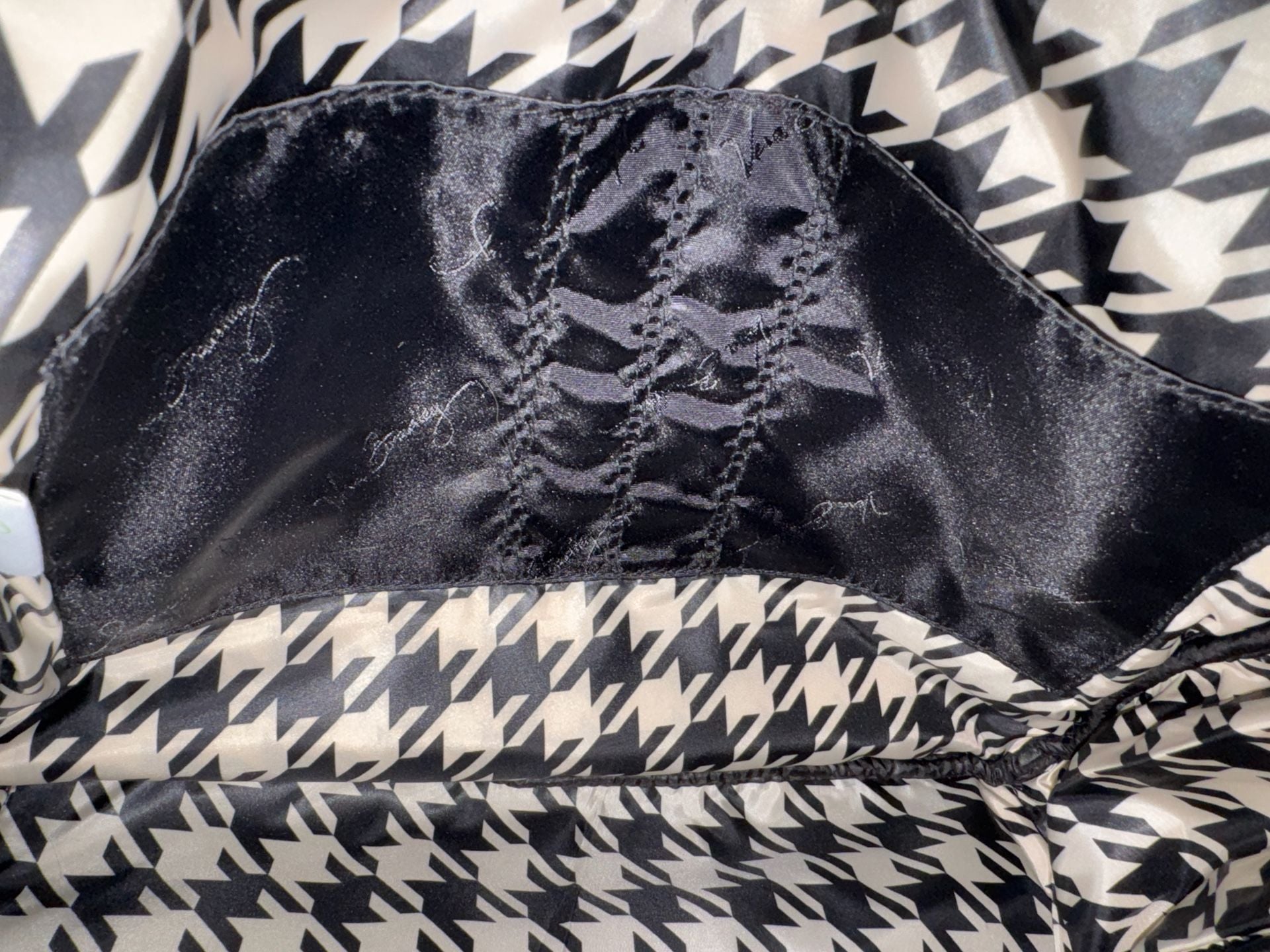 Vera Bradley Black Nylon Quilted Messenger 9
