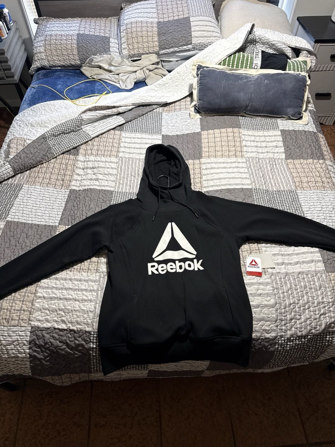 Reebok Men's Training Delta Logo Pullover Hoodie - Black 2