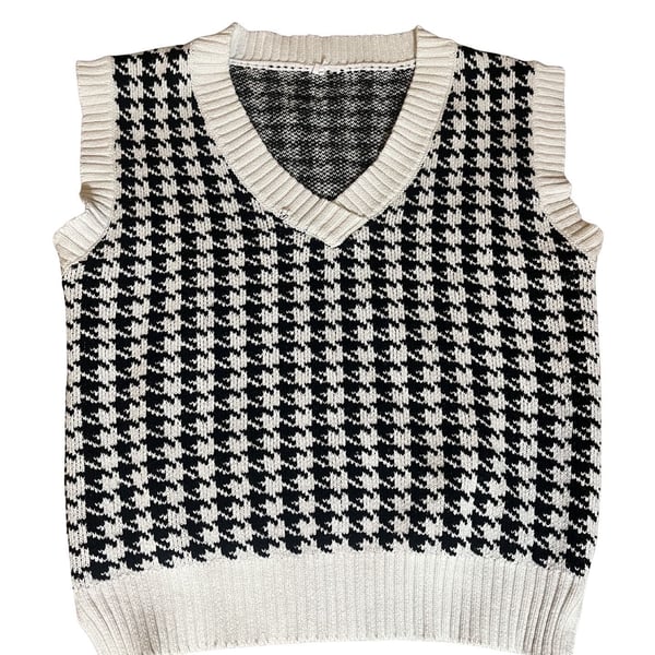 Women's Oversized Houndstooth V-Neck Knit Sweater Vest Black & White