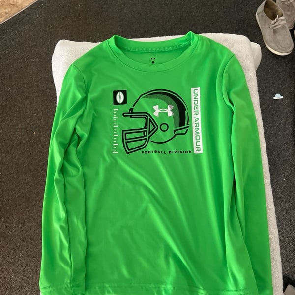 Under Armour Boys Green Football Division Long Sleeve Performance Shirt Size 8