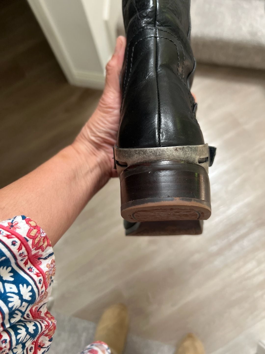 UGG 10