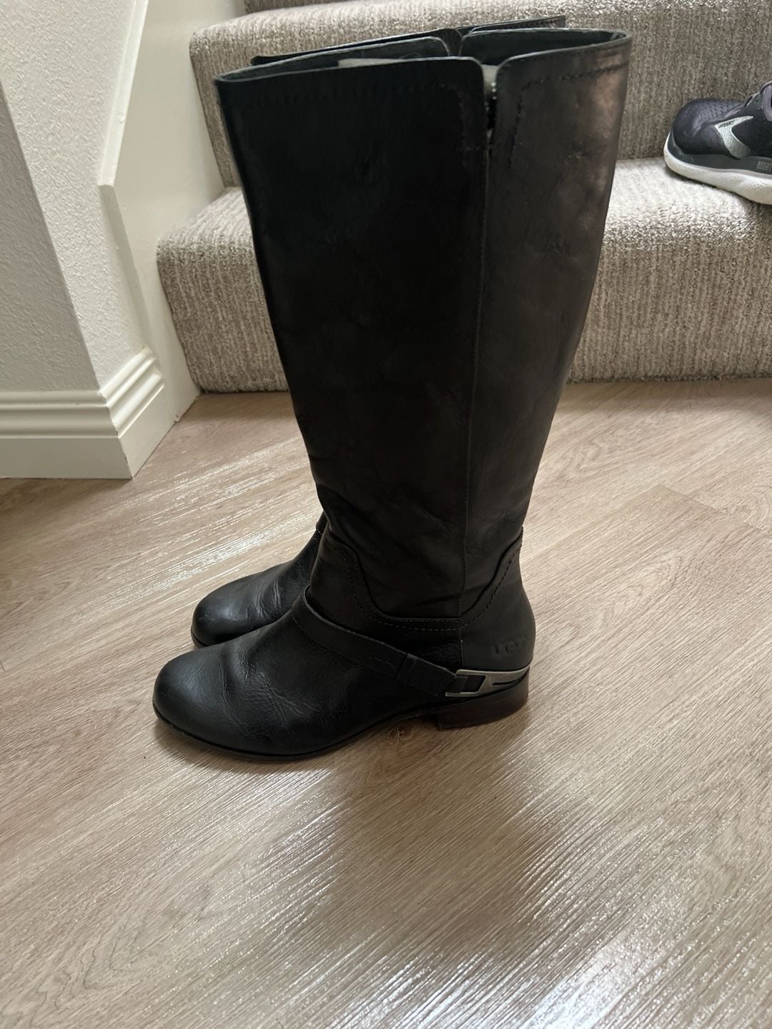 UGG 12