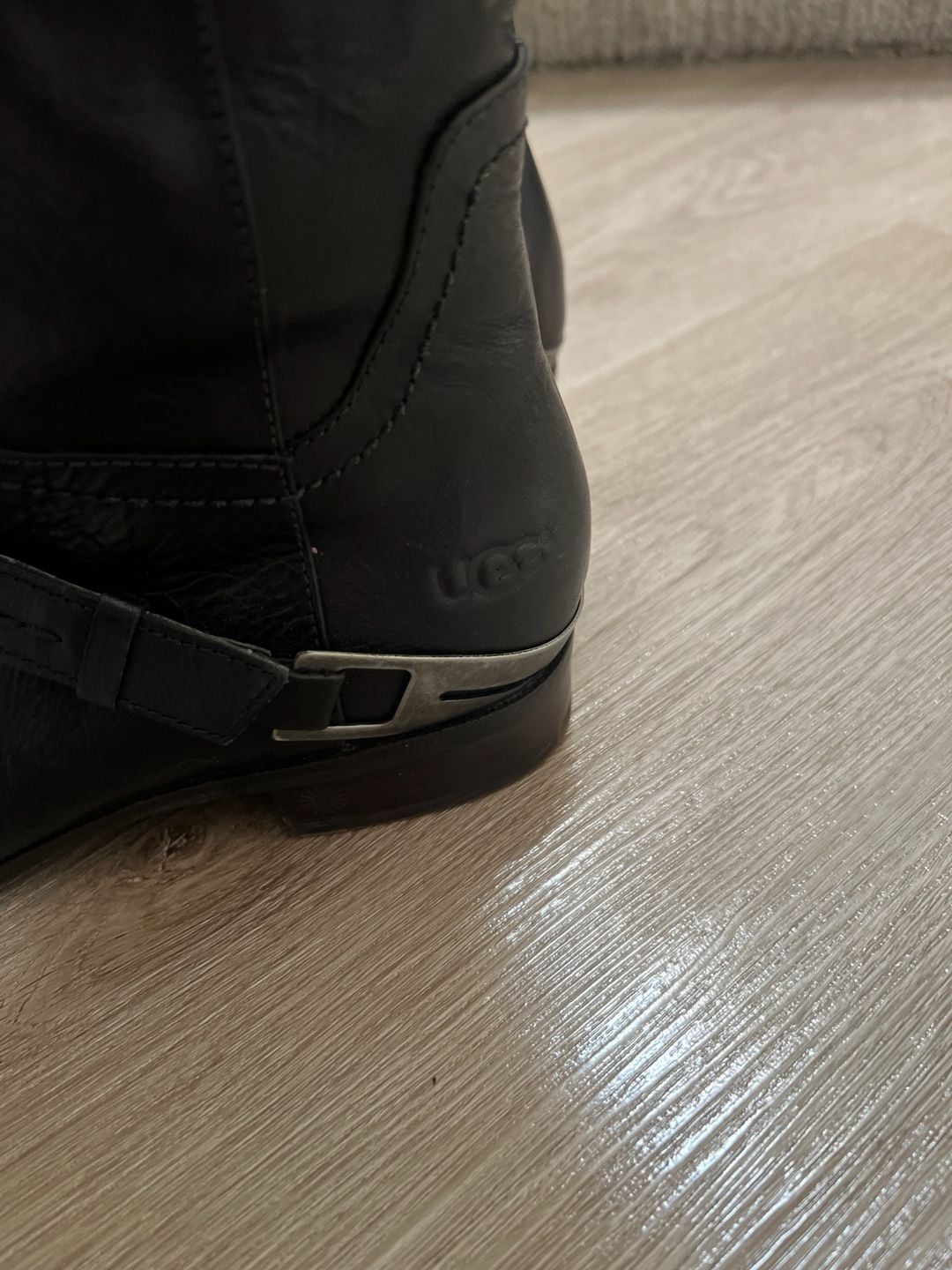 UGG 13