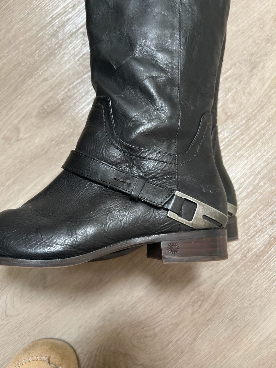 UGG 17