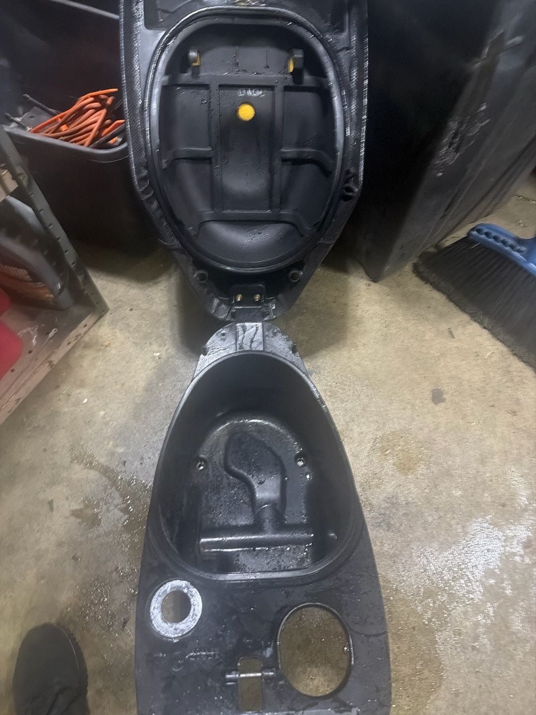 KYMCO Agility 50 125 Scooter OEM Seat and Underseat Storage Trunk Compartment 1