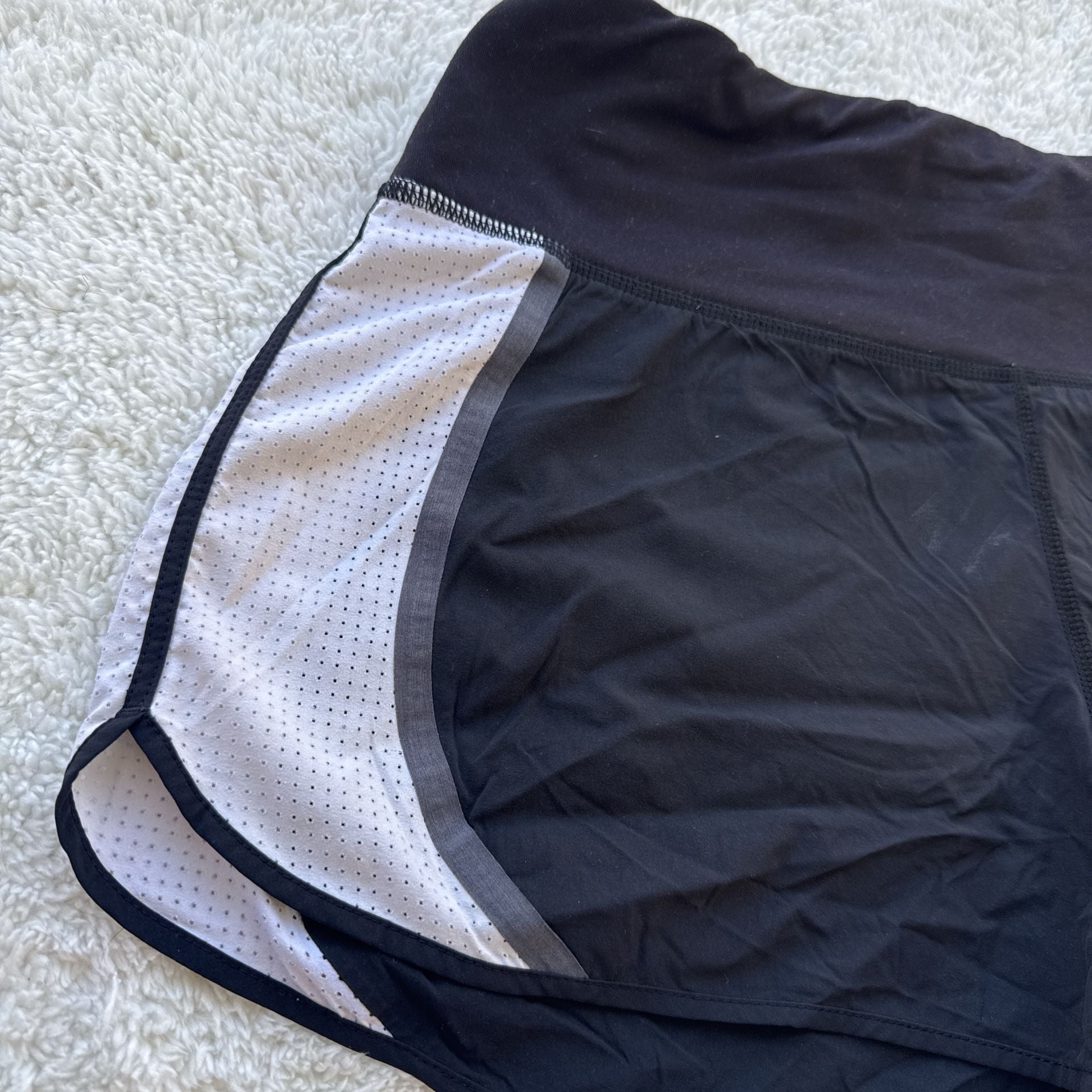 Athleta Acceleration Running Shorts Black White Mesh Side Panels Size Medium 3