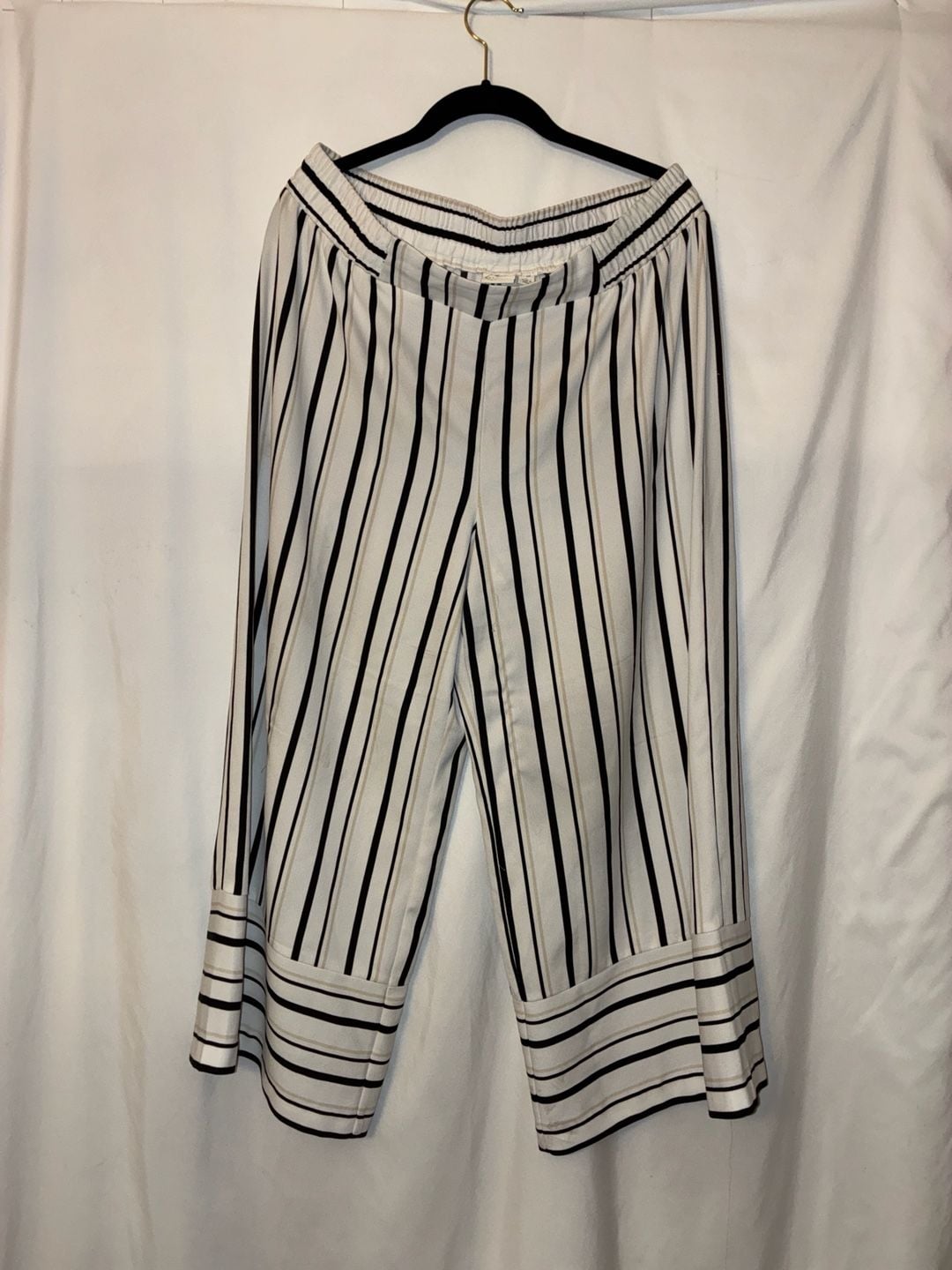 Women's Black and White Pants 2