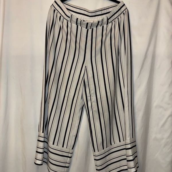 Women's Black and White Pants