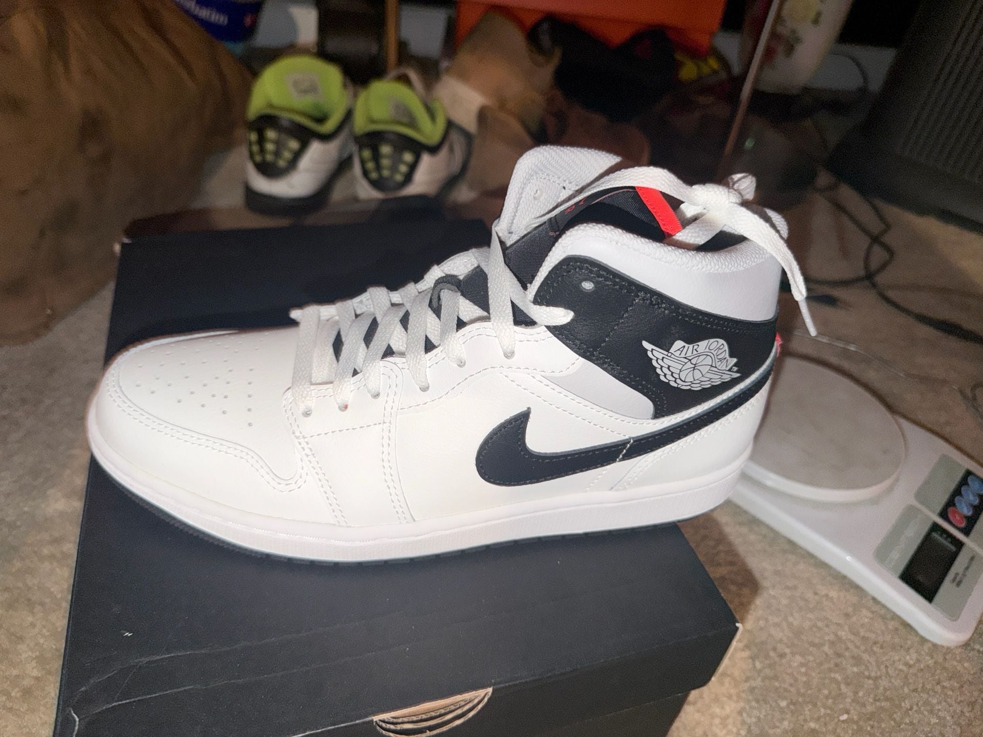 Air Jordan 1 Mid Summit White Black Infrared 23 DQ8426-109 2
