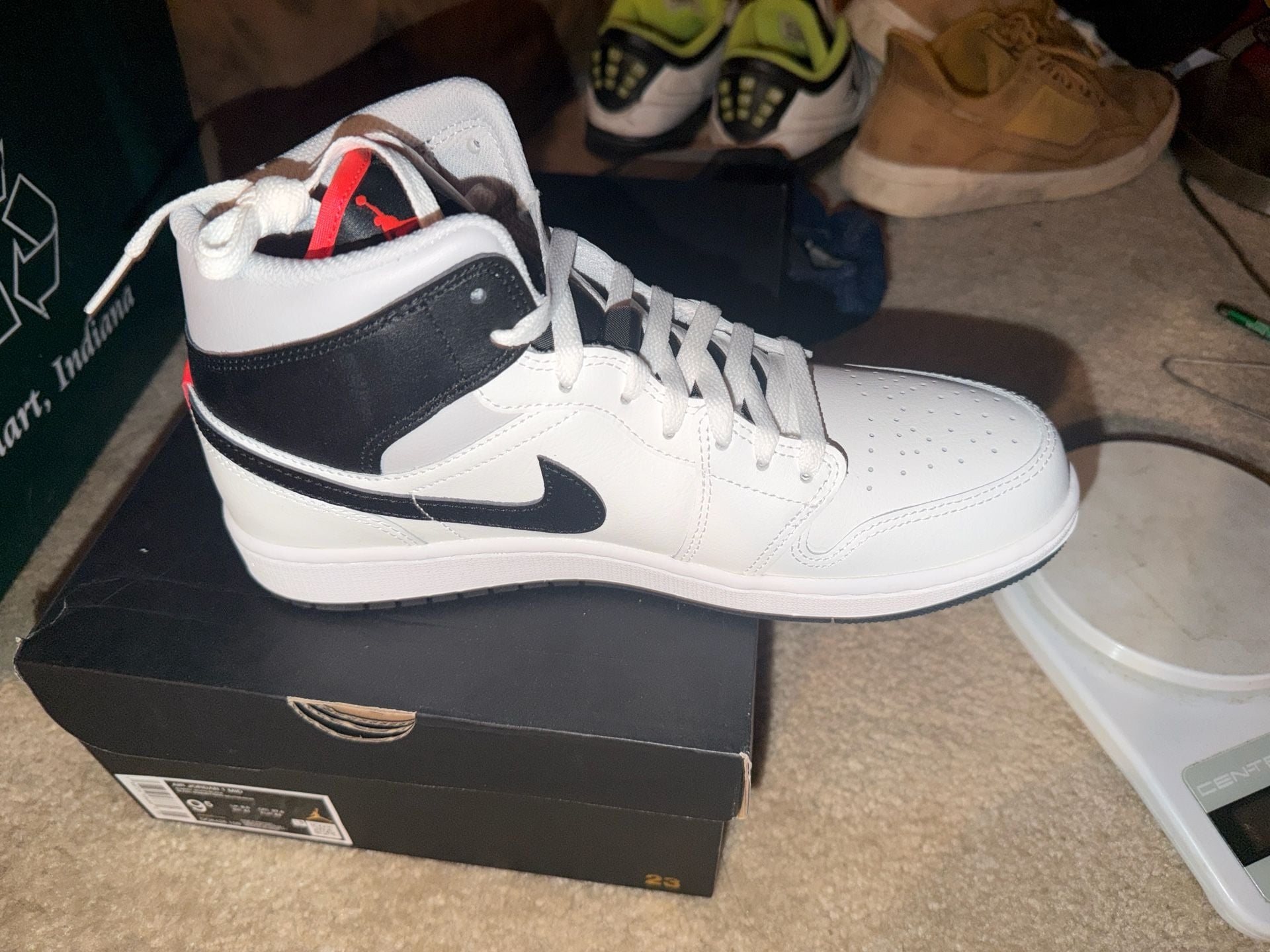 Air Jordan 1 Mid Summit White Black Infrared 23 DQ8426-109 3
