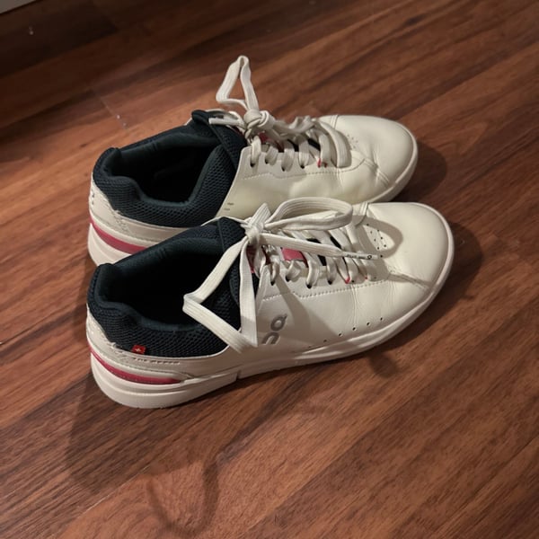 On Running Roger size 7 women’s