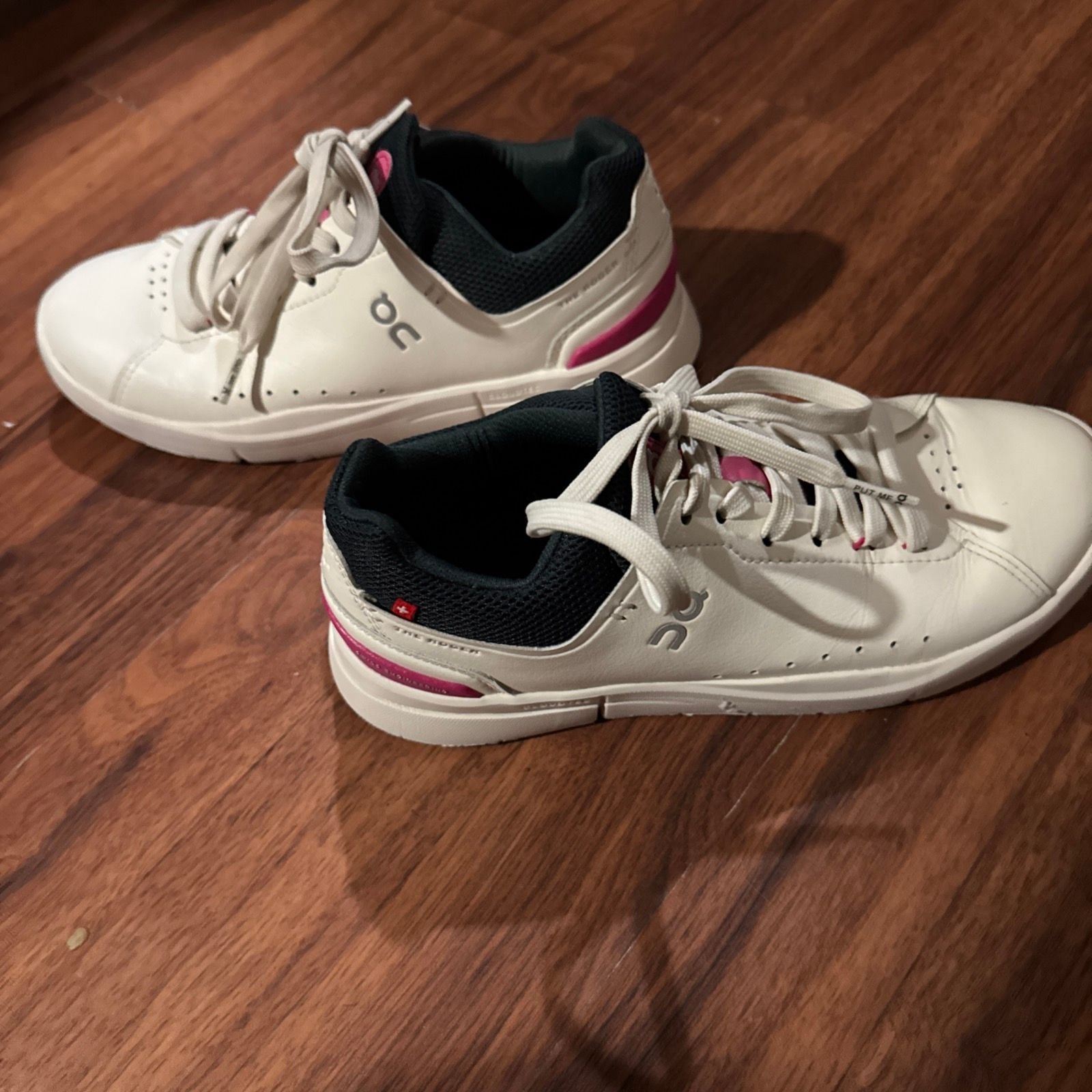 On Running Roger size 7 women’s 3