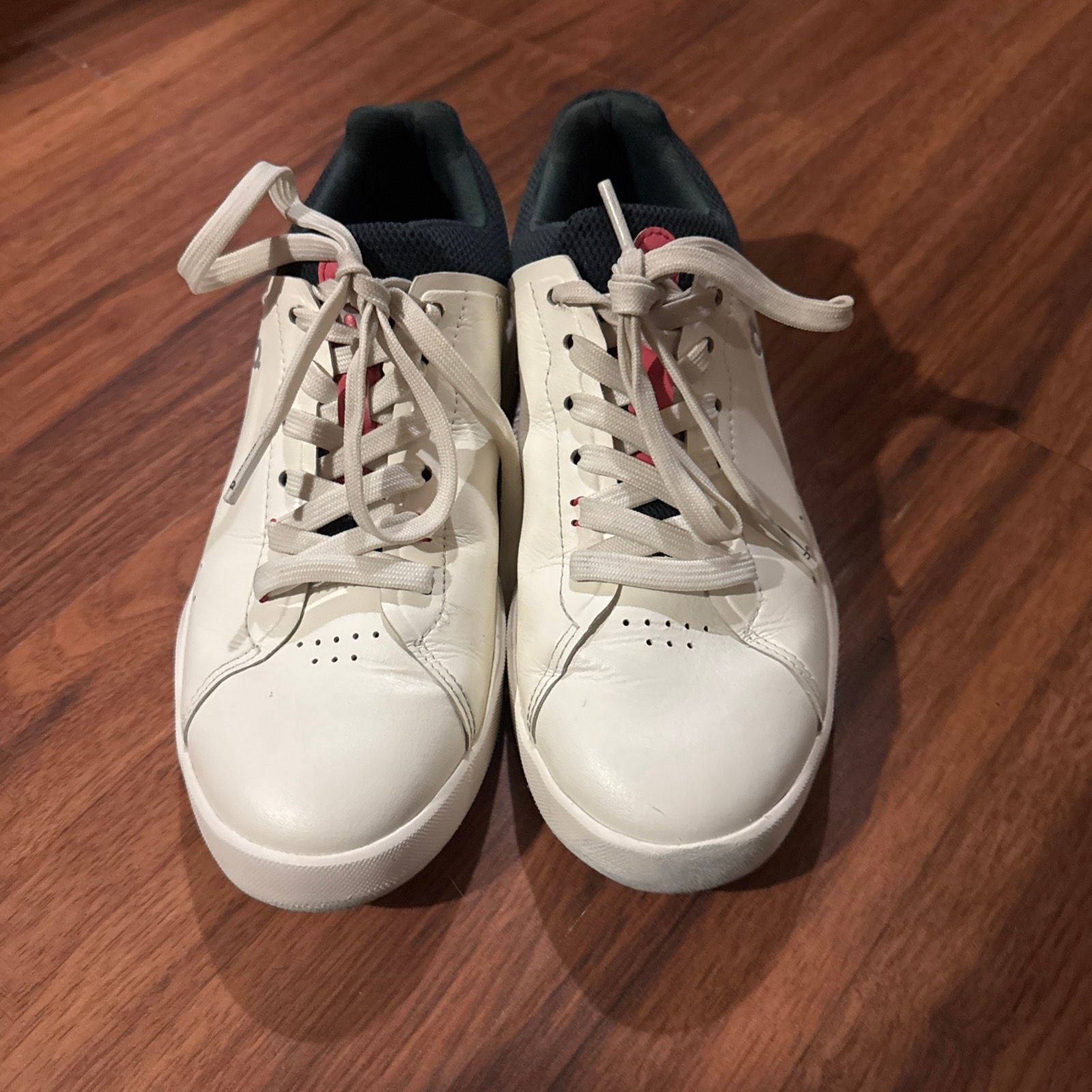 On Running Roger size 7 women’s 5