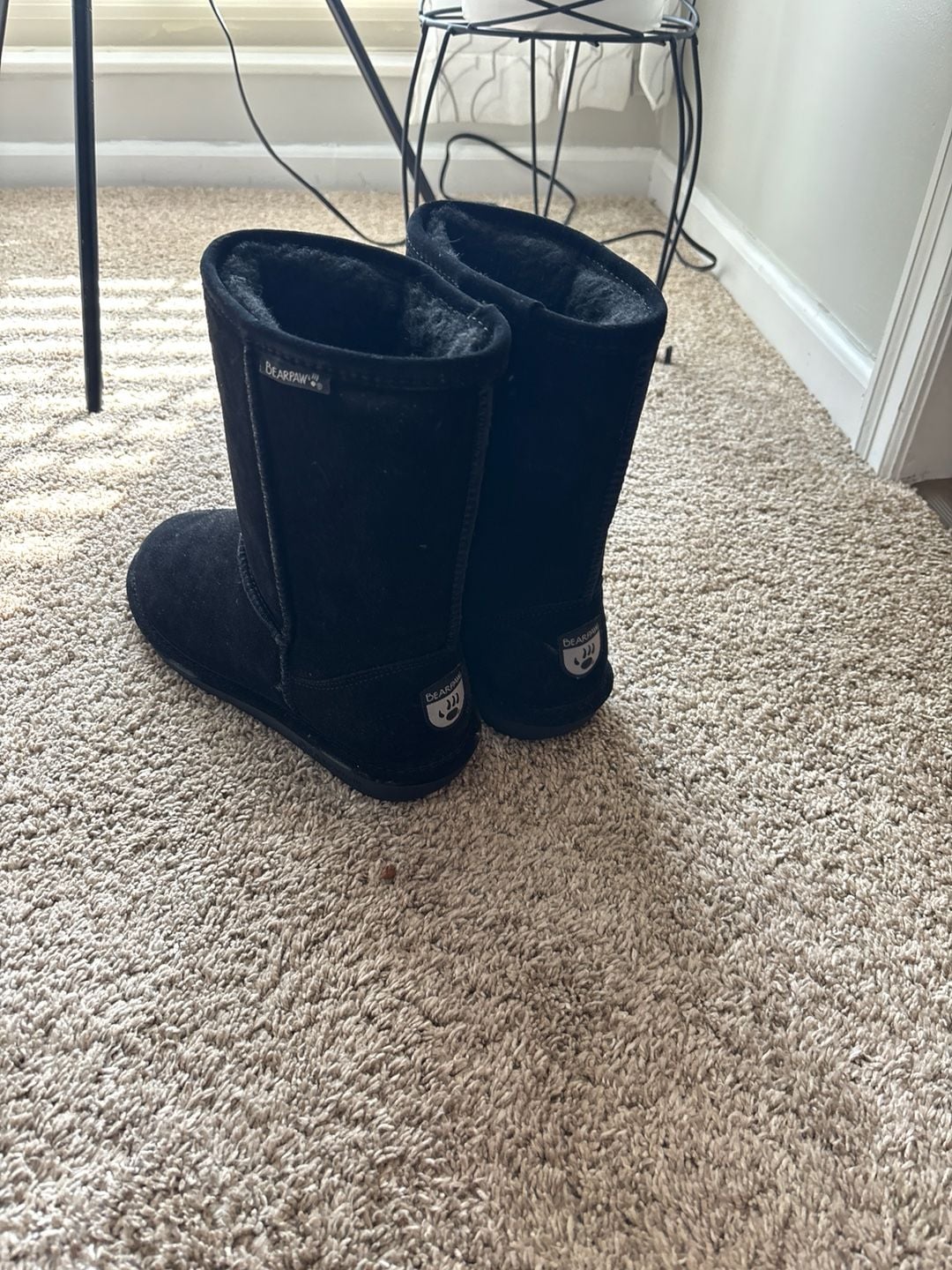 Bearpaw Women's Emma Short Black Suede Sheepskin Fur Lined Boots Size 9 4