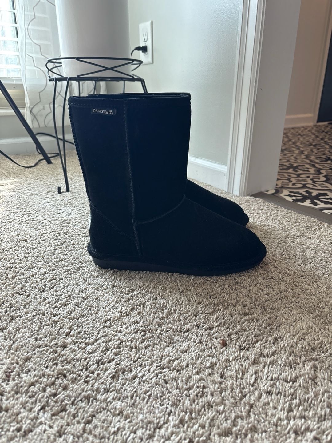 Bearpaw Women's Emma Short Black Suede Sheepskin Fur Lined Boots Size 9 7