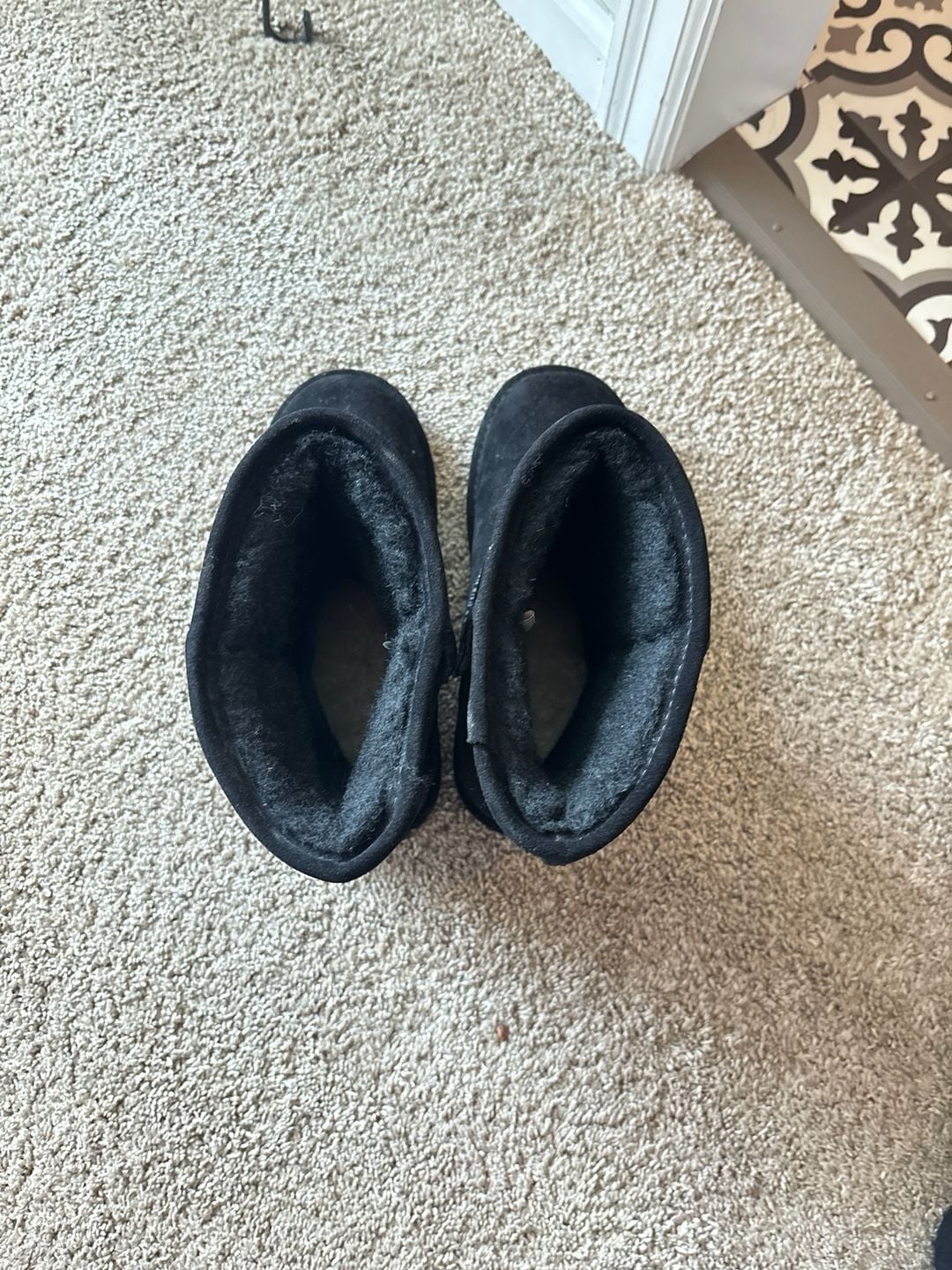Bearpaw Women's Emma Short Black Suede Sheepskin Fur Lined Boots Size 9 8