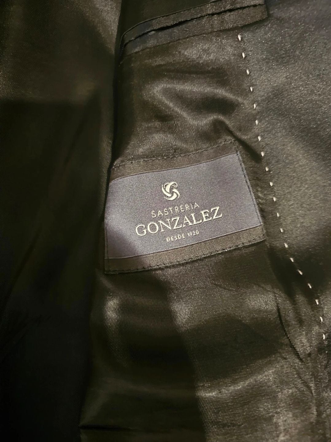Sastreria Gonzalez Tuxedo Jacket Loro Piana Super 130's Wool Peak Lapel 2