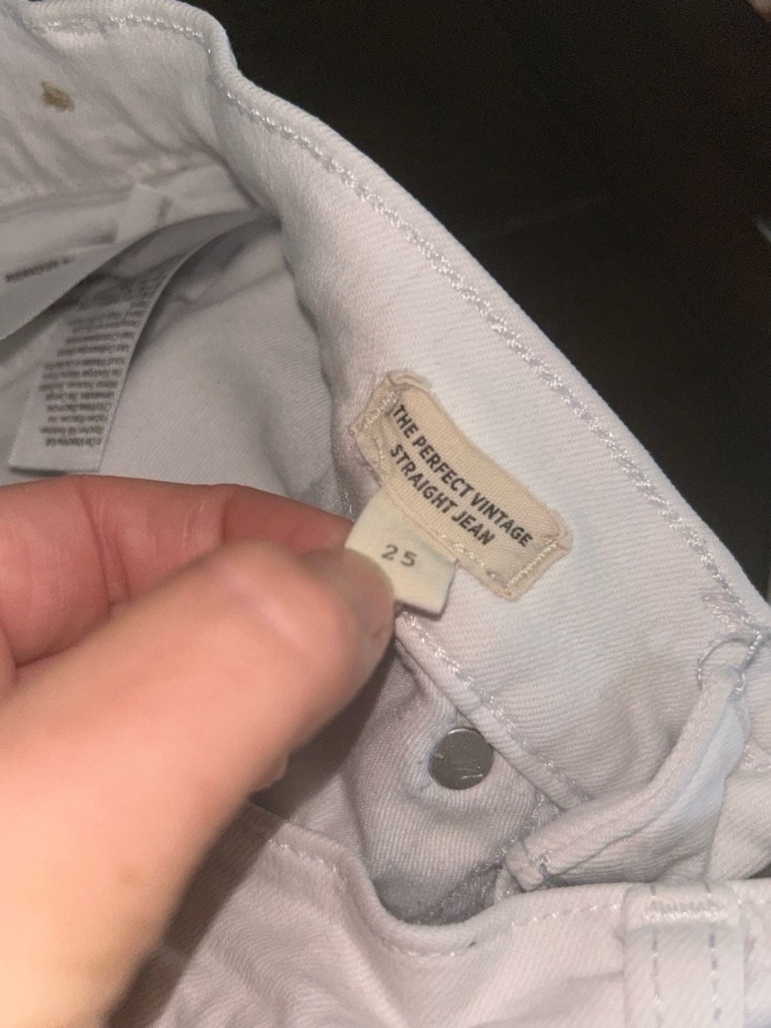 Madewell The Perfect Vintage Straight Jean in White with Distressed Knees and Raw Hem Size 25 3