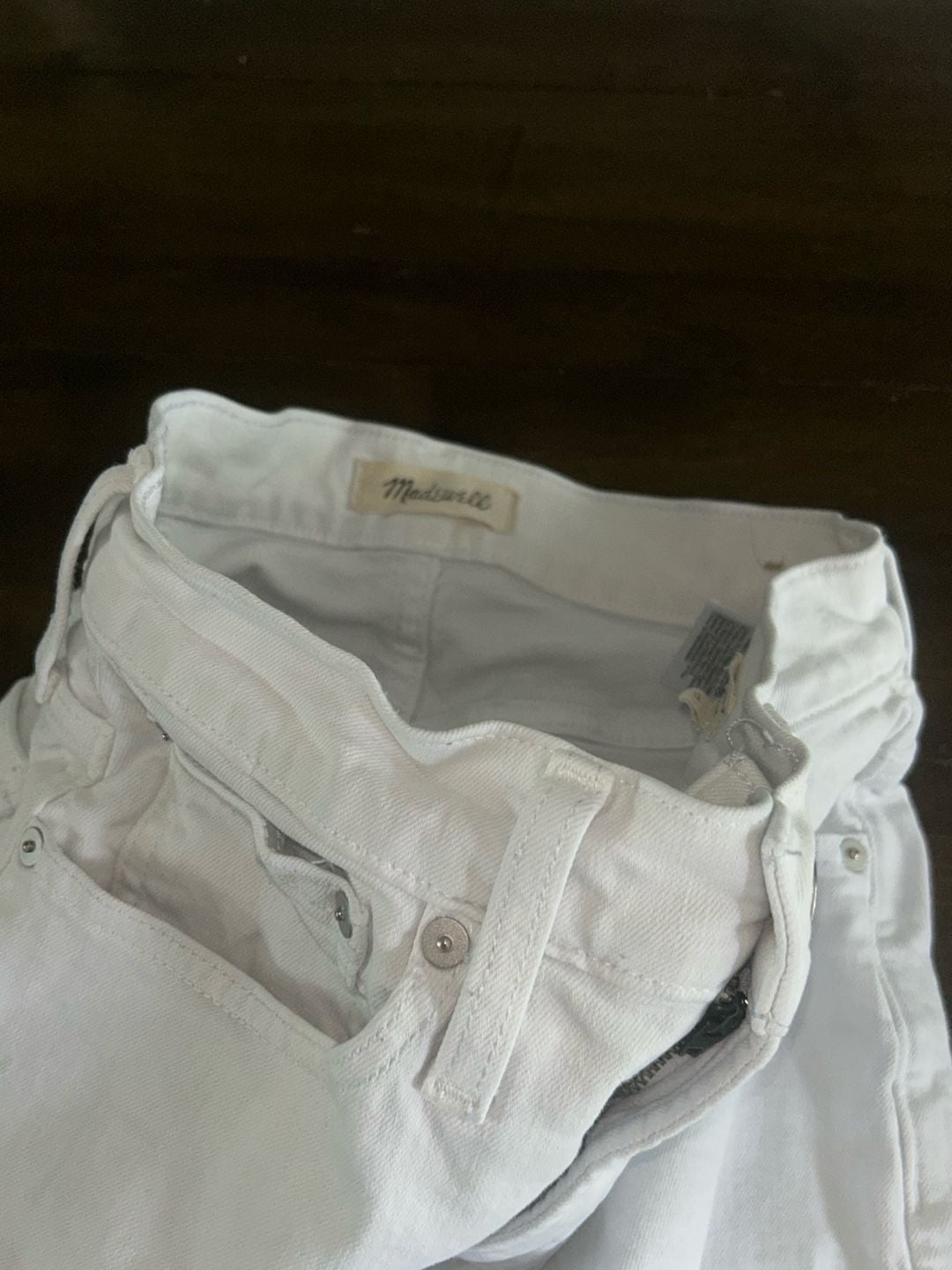 Madewell The Perfect Vintage Straight Jean in White with Distressed Knees and Raw Hem Size 25 4