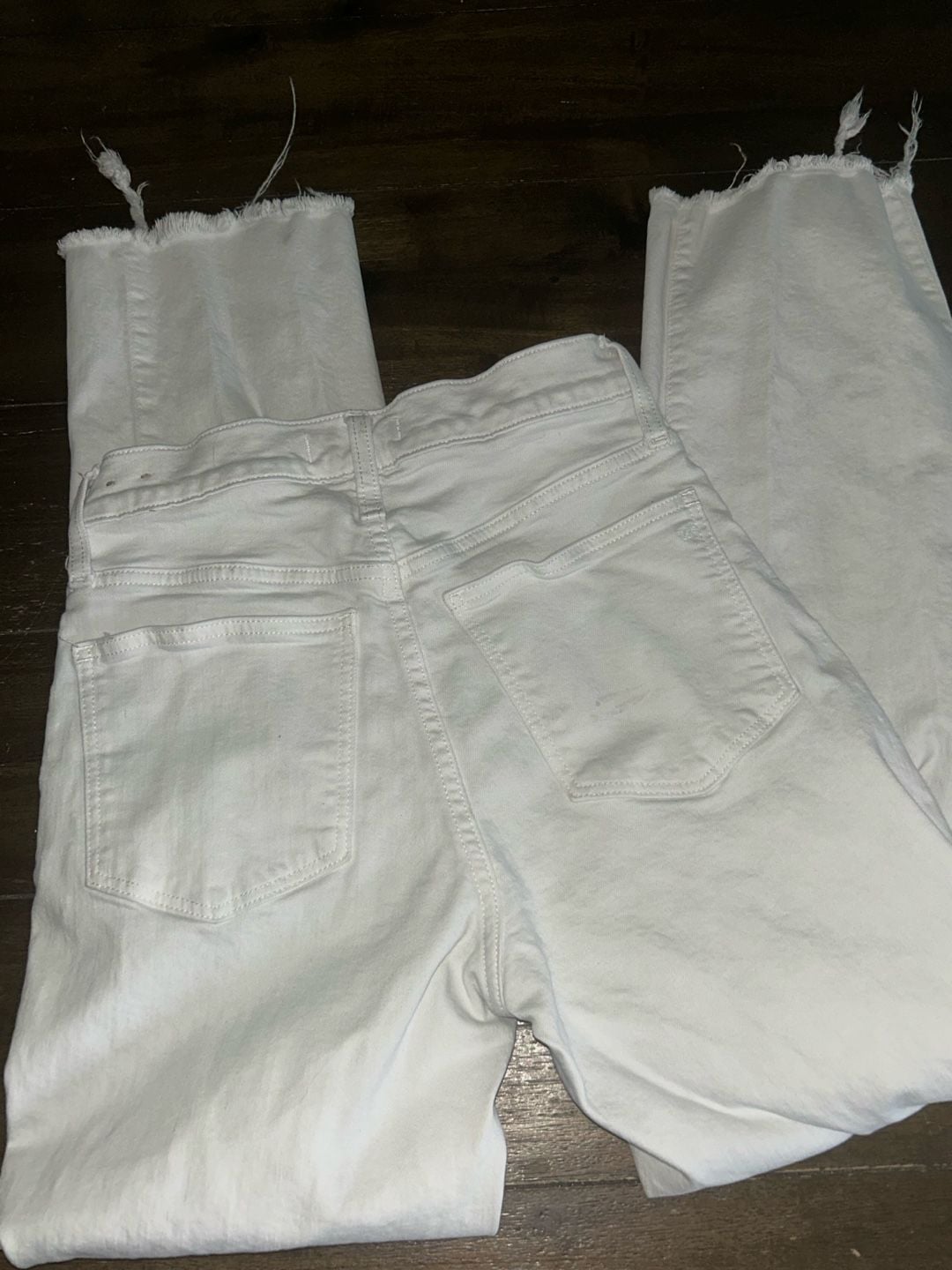 Madewell The Perfect Vintage Straight Jean in White with Distressed Knees and Raw Hem Size 25 8