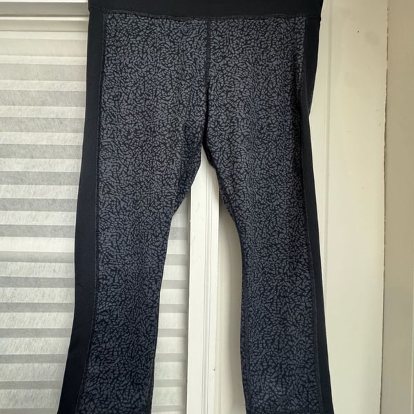 Under Armour Women's HeatGear Printed Crop Leggings Black/Gray