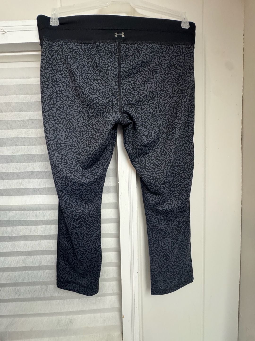 Under Armour Women's HeatGear Printed Crop Leggings Black/Gray 3