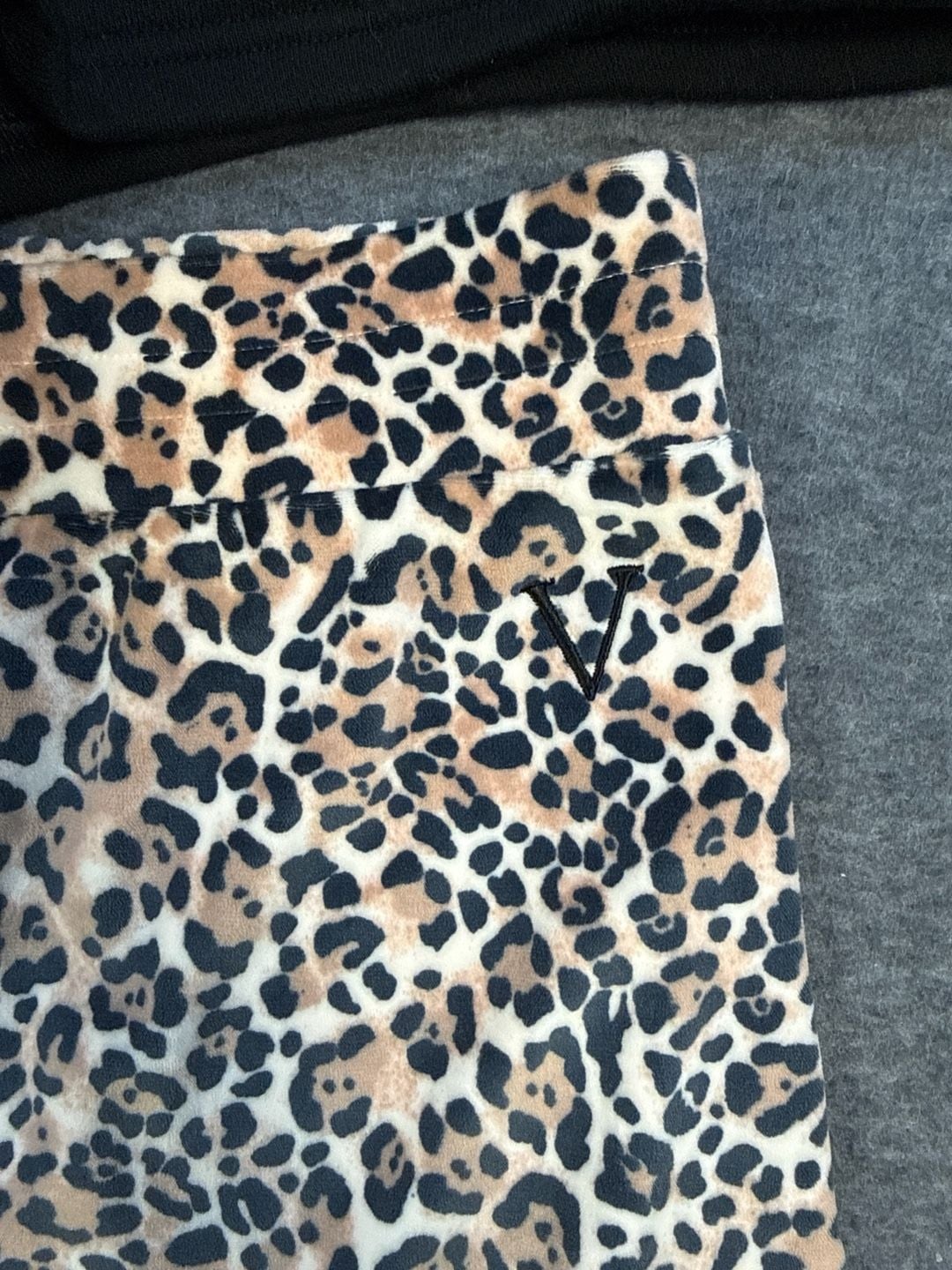 Victoria's Secret Mixed Sleep Shorts Bundle Leopard Fleece & Solid Black Size M 9