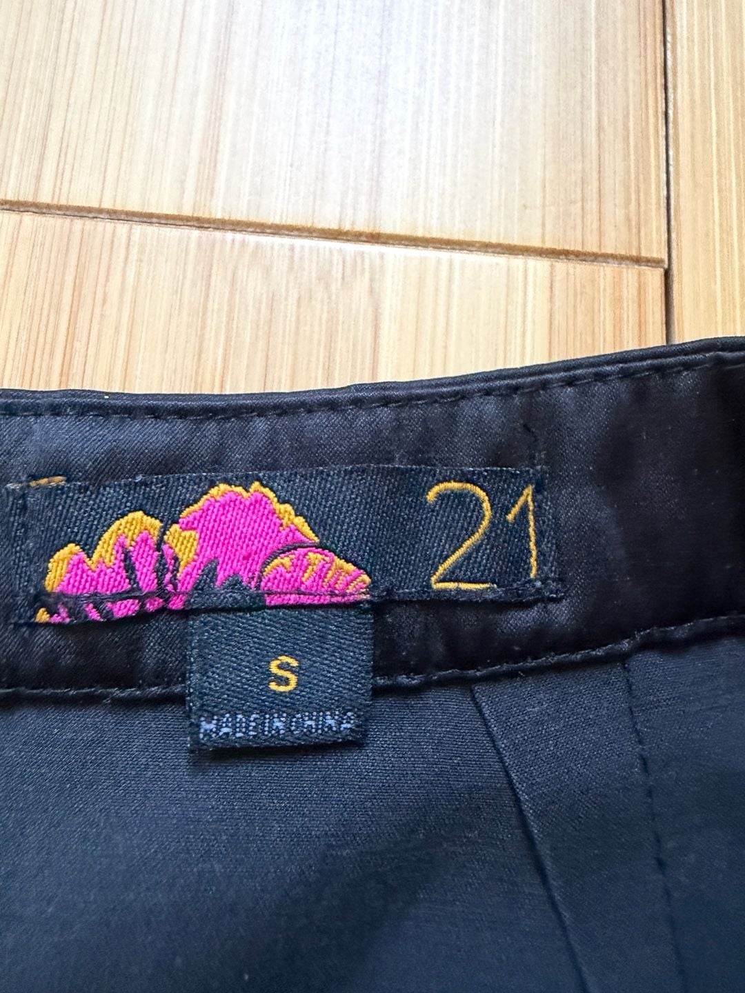 Vintage Y2K Forever 21 Pink Mountain Label Navy Blue Satin Mini Skirt 4