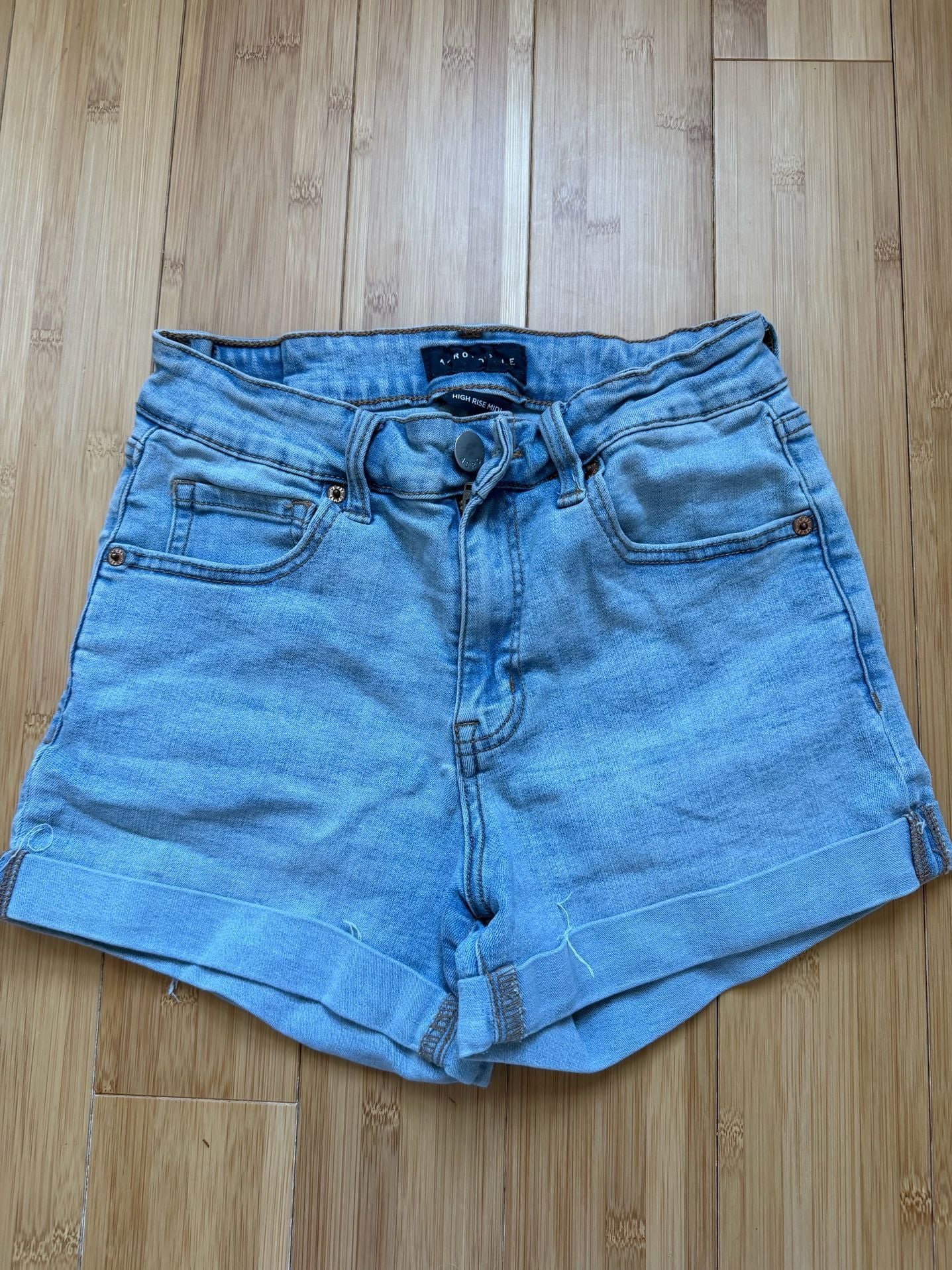 Aeropostale High Rise Midi Light Wash Cuffed Denim Jean Shorts Size 6 2