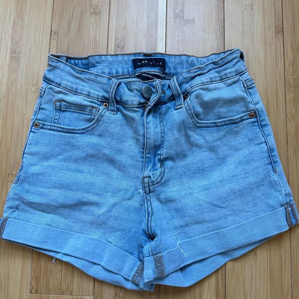 Aeropostale High Rise Midi Light Wash Cuffed Denim Jean Shorts Size 6