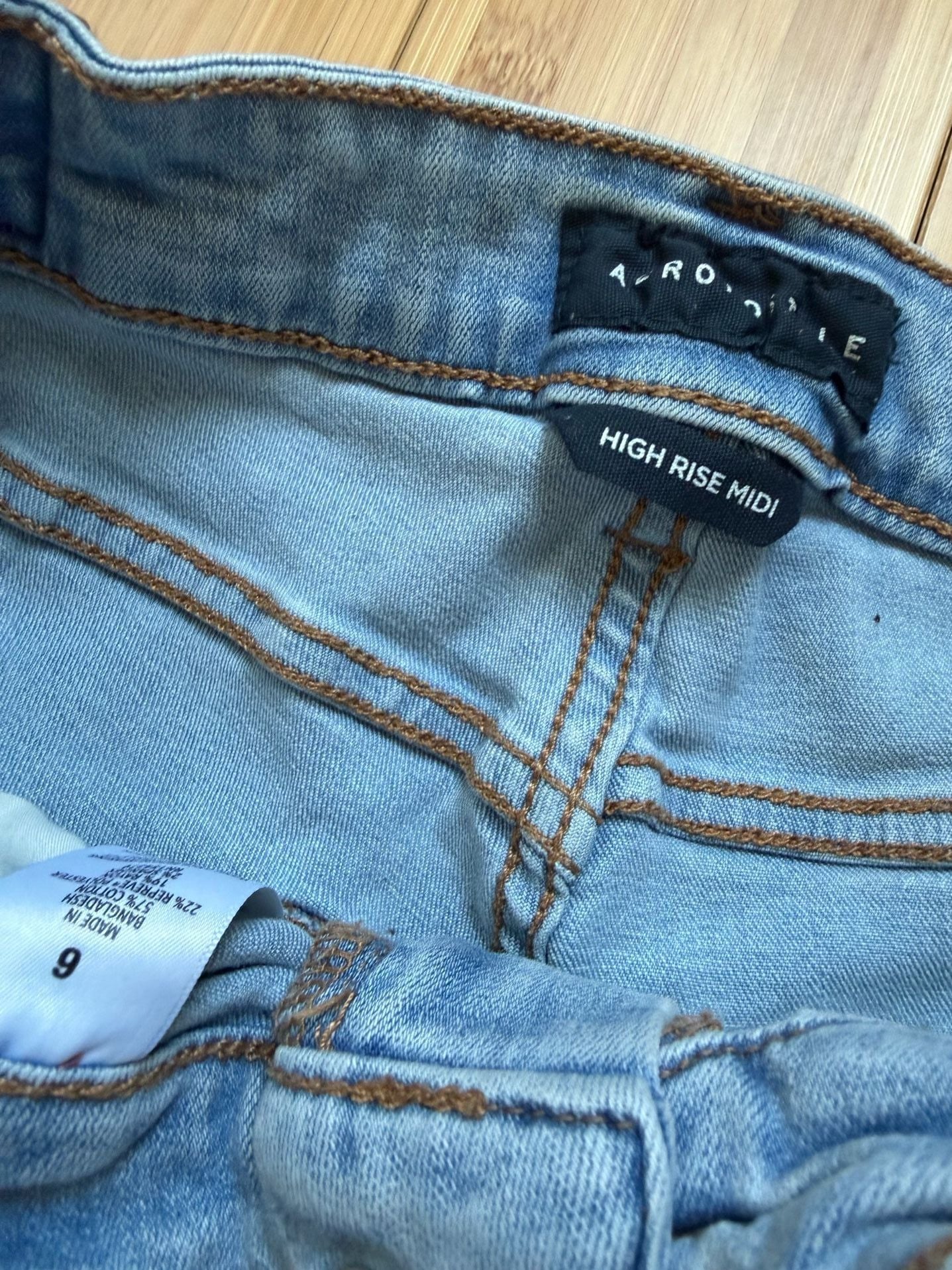 Aeropostale High Rise Midi Light Wash Cuffed Denim Jean Shorts Size 6 4