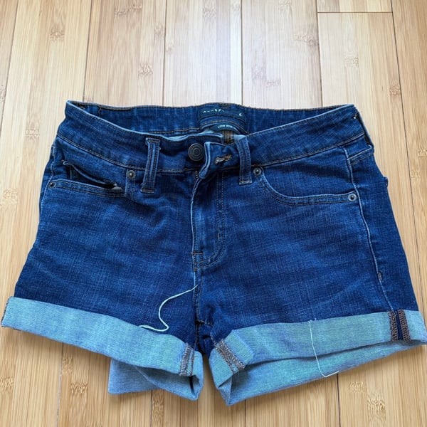 Aeropostale Low Rise Midi Rolled Denim Shorts Dark Wash Size 6