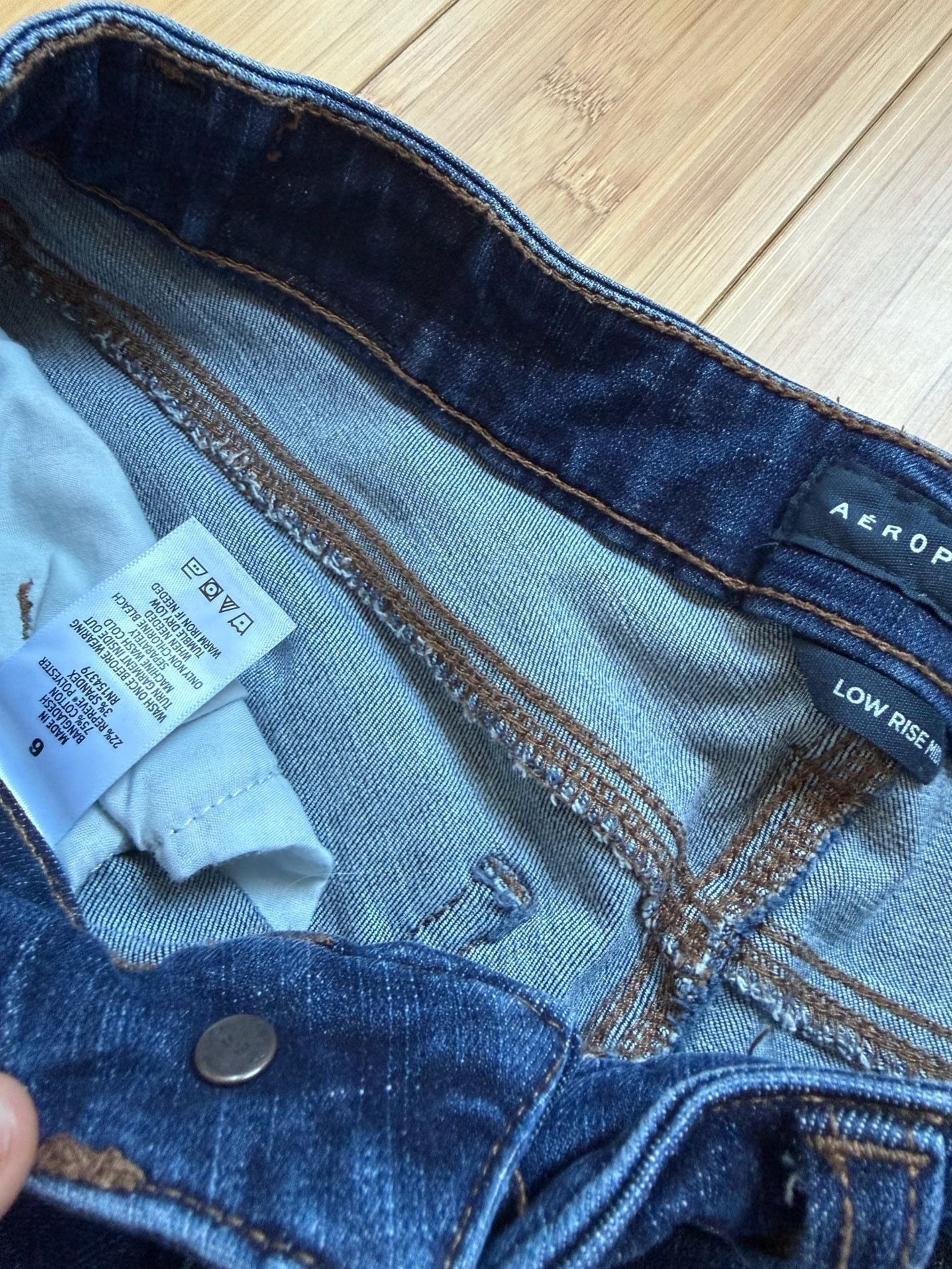 Aeropostale Low Rise Midi Rolled Denim Shorts Dark Wash Size 6 4