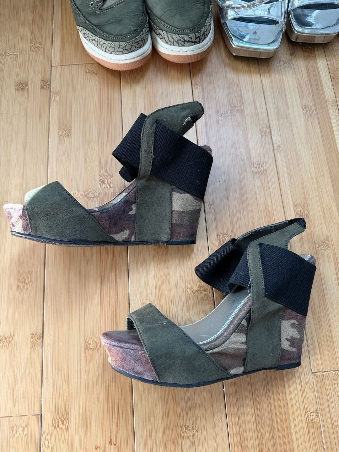 Nine West Hungup Camouflage Wedge Sandals Green Suede Elastic Ankle Strap 3