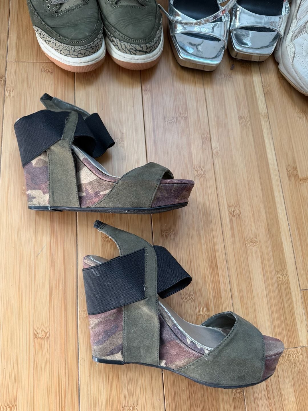 Nine West Hungup Camouflage Wedge Sandals Green Suede Elastic Ankle Strap 4