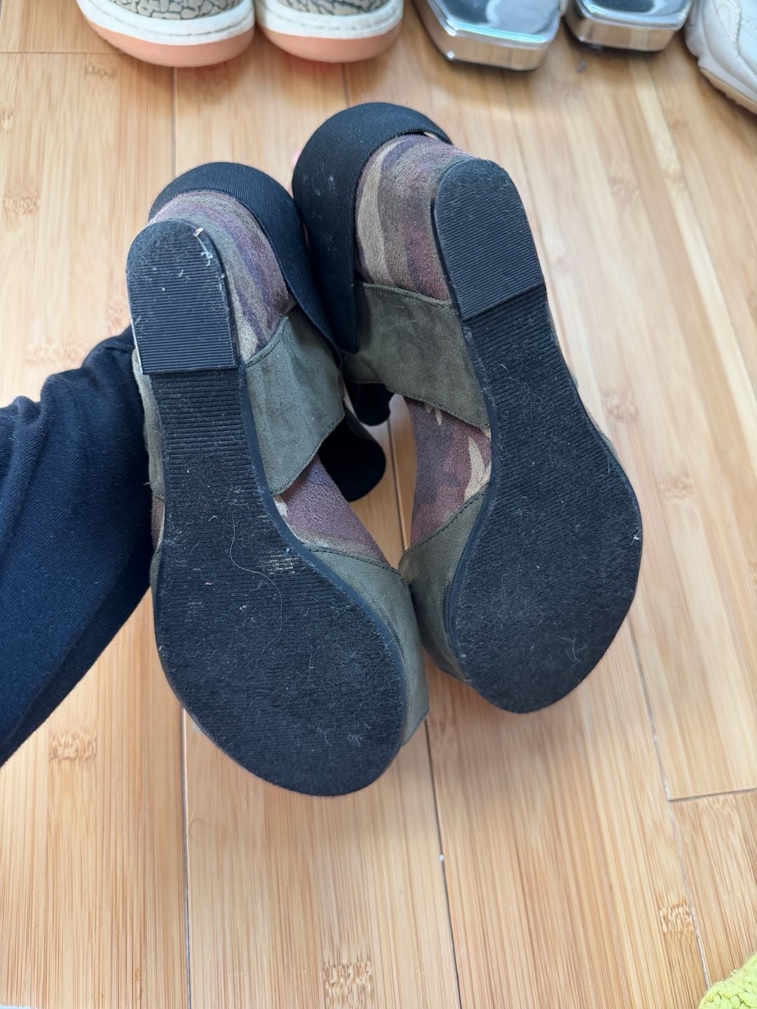Nine West Hungup Camouflage Wedge Sandals Green Suede Elastic Ankle Strap 8