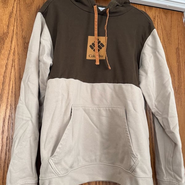Columbia Men's Trek Colorblock Pullover Hoodie in Stone and Olive Green