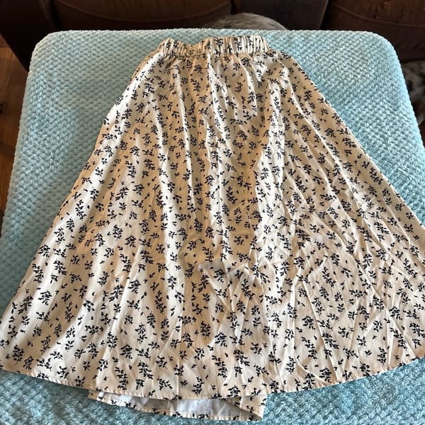 SHEIN Ditsy Floral Print High Waist A-Line Midi Skirt Apricot