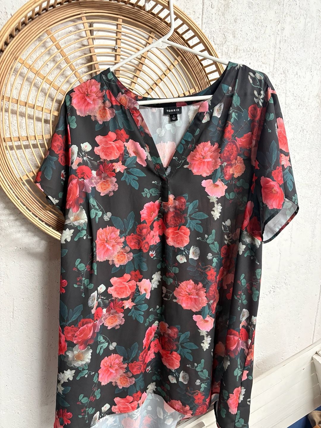 Torrid Black Rose Floral Georgette Short Sleeve Hi-Low Tunic Blouse Size 3 1