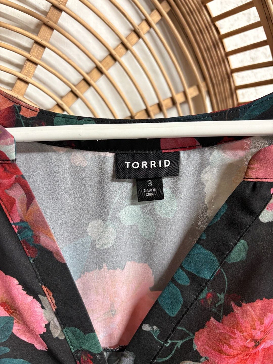 Torrid Black Rose Floral Georgette Short Sleeve Hi-Low Tunic Blouse Size 3 3