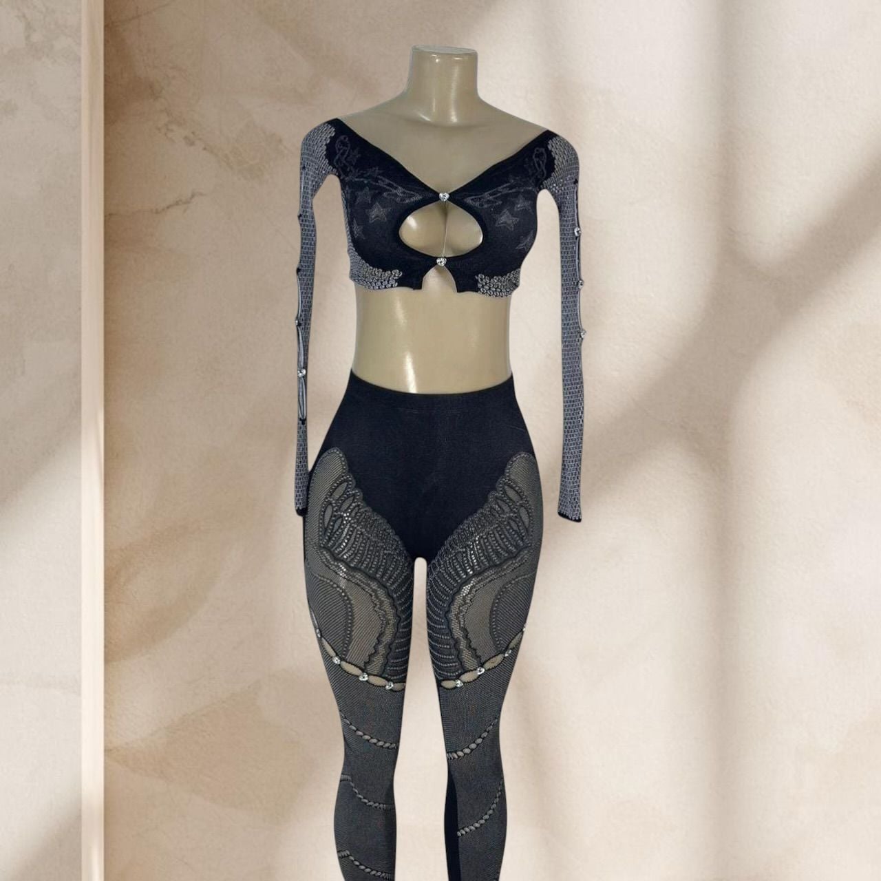 Black Two Piece Set – Long Sleeve Crop Top & High Waisted Leggings Sexy Y2K ✧
2