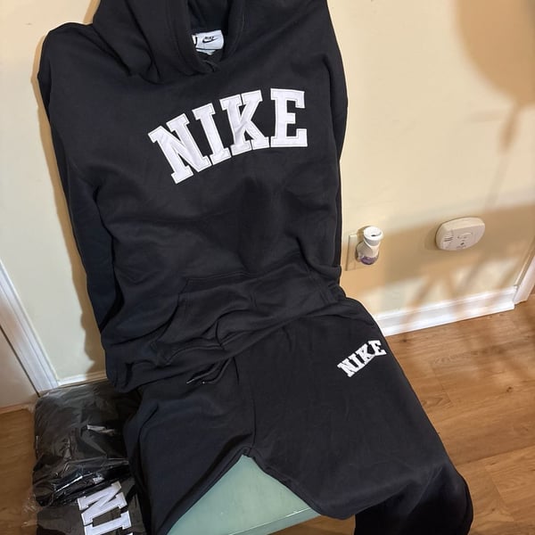 Nike Sportswear Spellout Logo Fleece Hoodie and Joggers Sweatshirt Set - Black/White