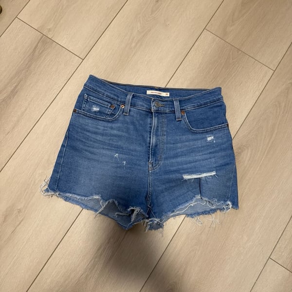 Levi's Women's High Rise Distressed Cut-Off Denim Shorts Size 30