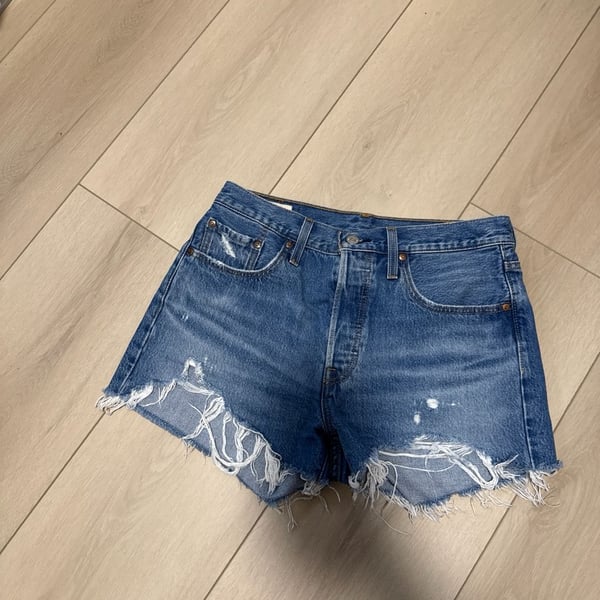 Levi's Women's Premium 501 High Rise Distressed Denim Shorts Size 28