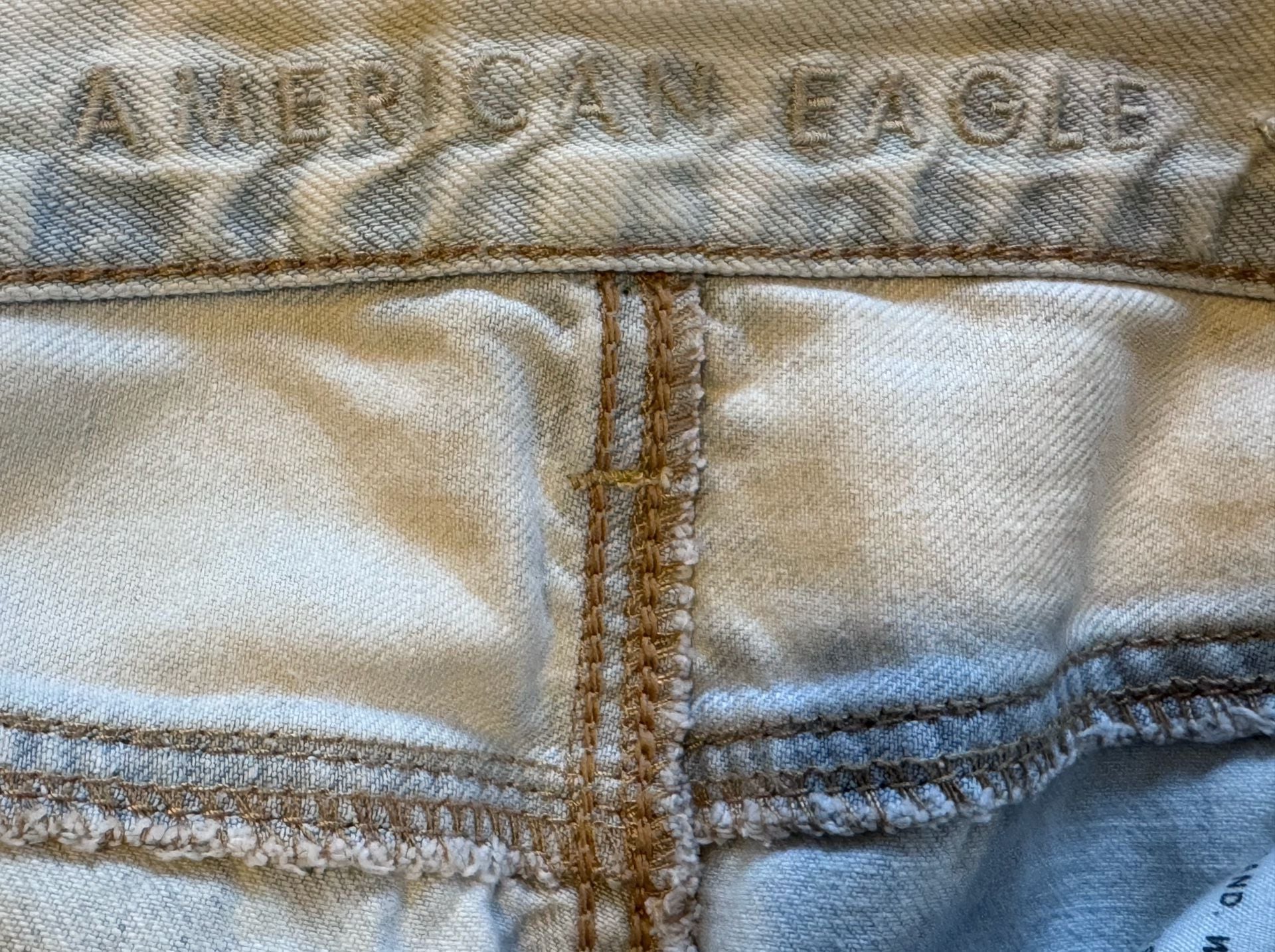 American Eagle Outfitters High-Rise Distressed Mom Jeans Size 2 7