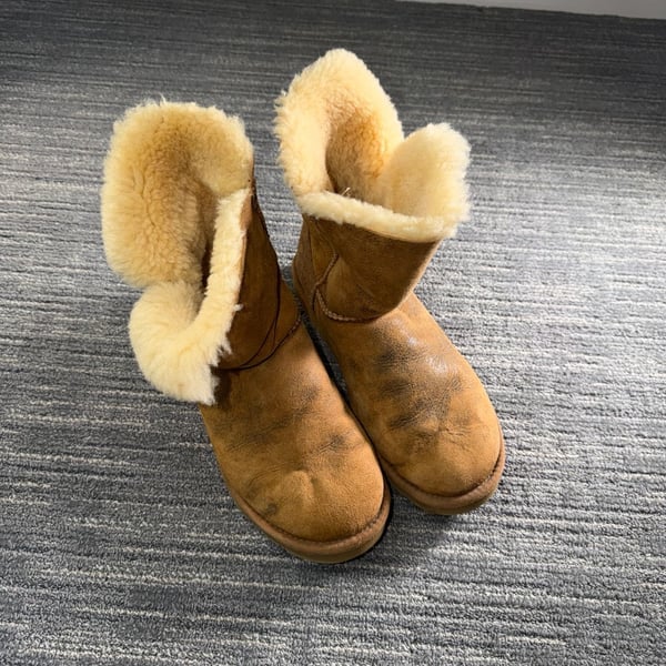 UGG Australia Bailey Button Bomber Suede Boots Size 11 5838