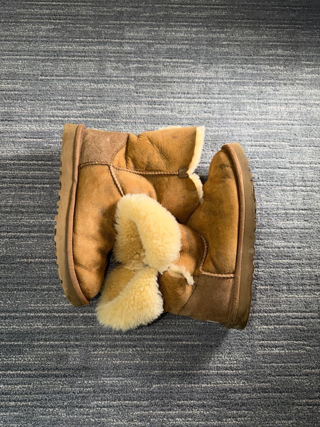 UGG Australia Bailey Button Bomber Suede Boots Size 11 5838 6